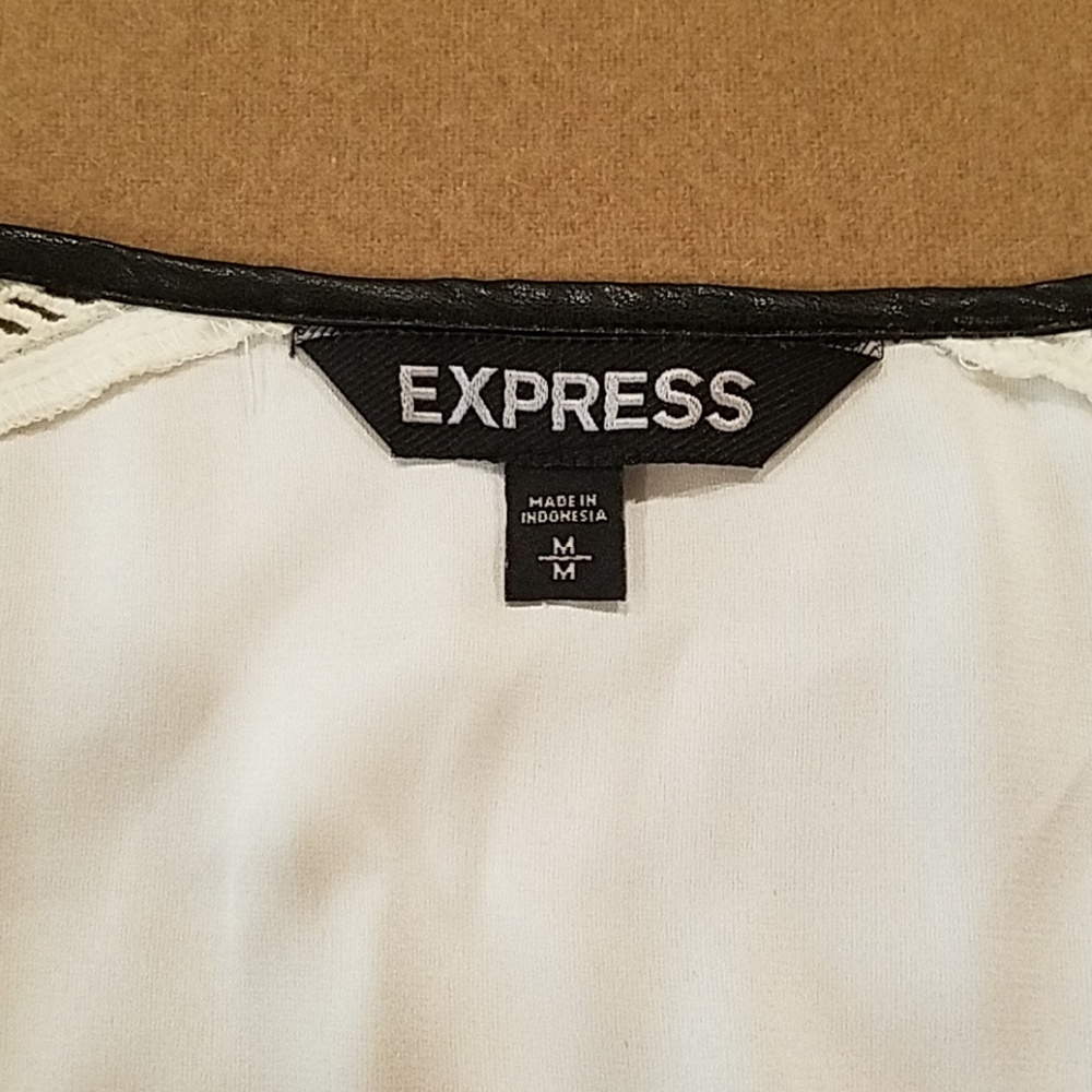 Express Blouse - Picture 5 of 5